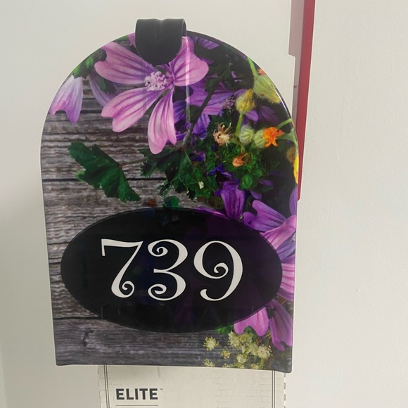 Beautiful Custom Mailbox with floral design. Add your name & address optional. - Picture 2 of 11